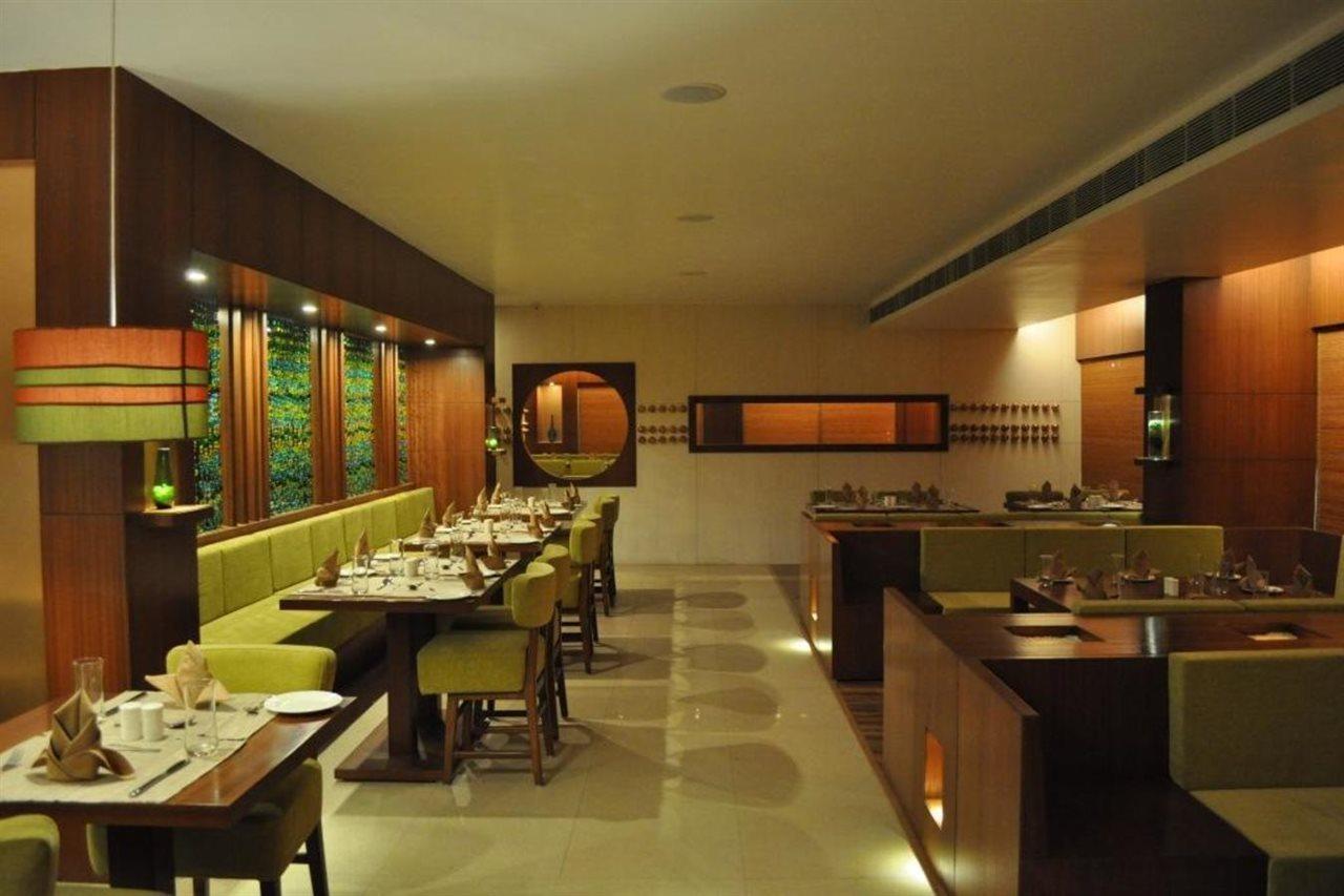 Hotel Jk Residency Kelakam Exterior foto